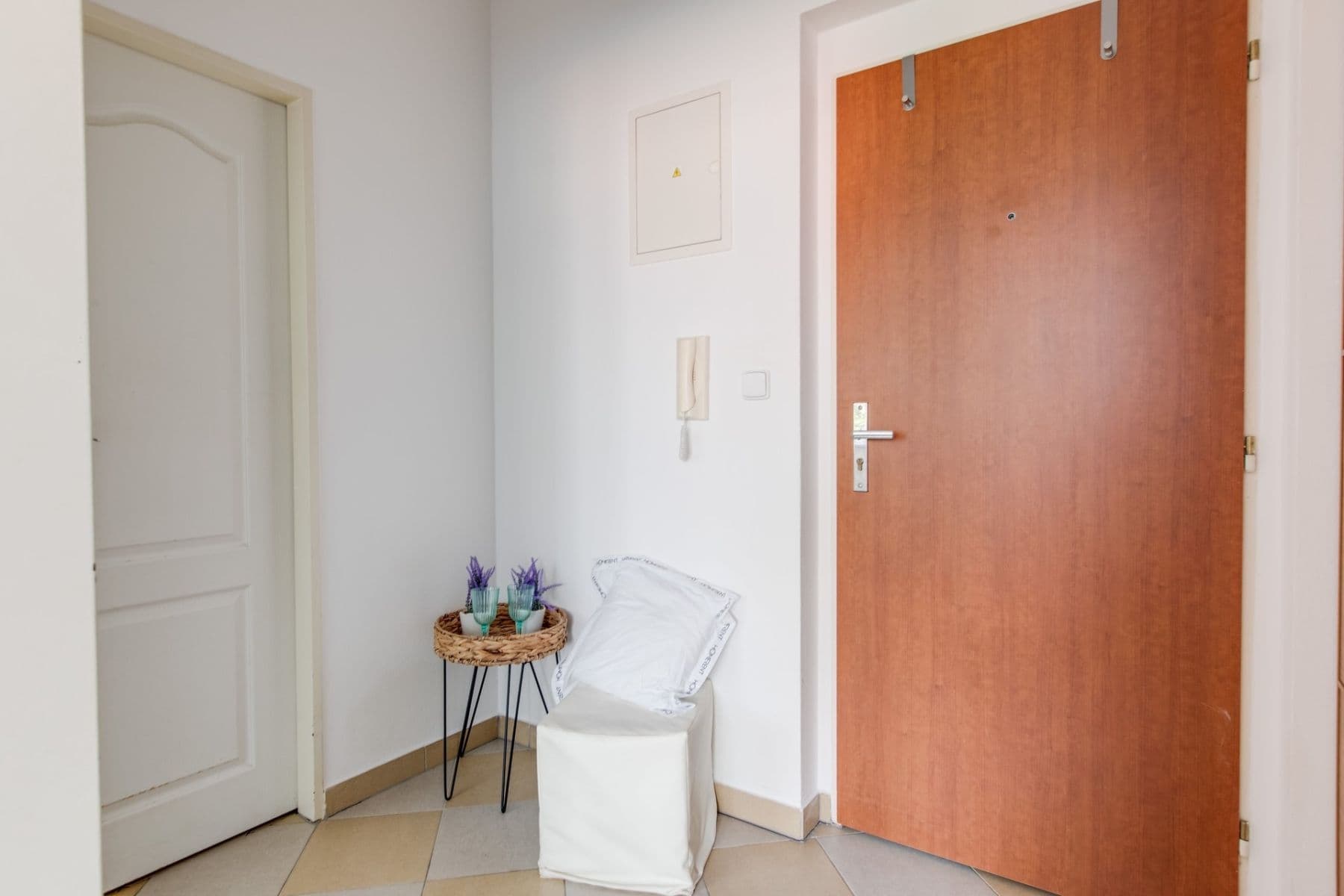 Pronájem bytu 2+kk 38 m², Přípotoční, Praha, Praha Pronájem bytu 2+kk 38 m², Přípotoční, Praha, Praha