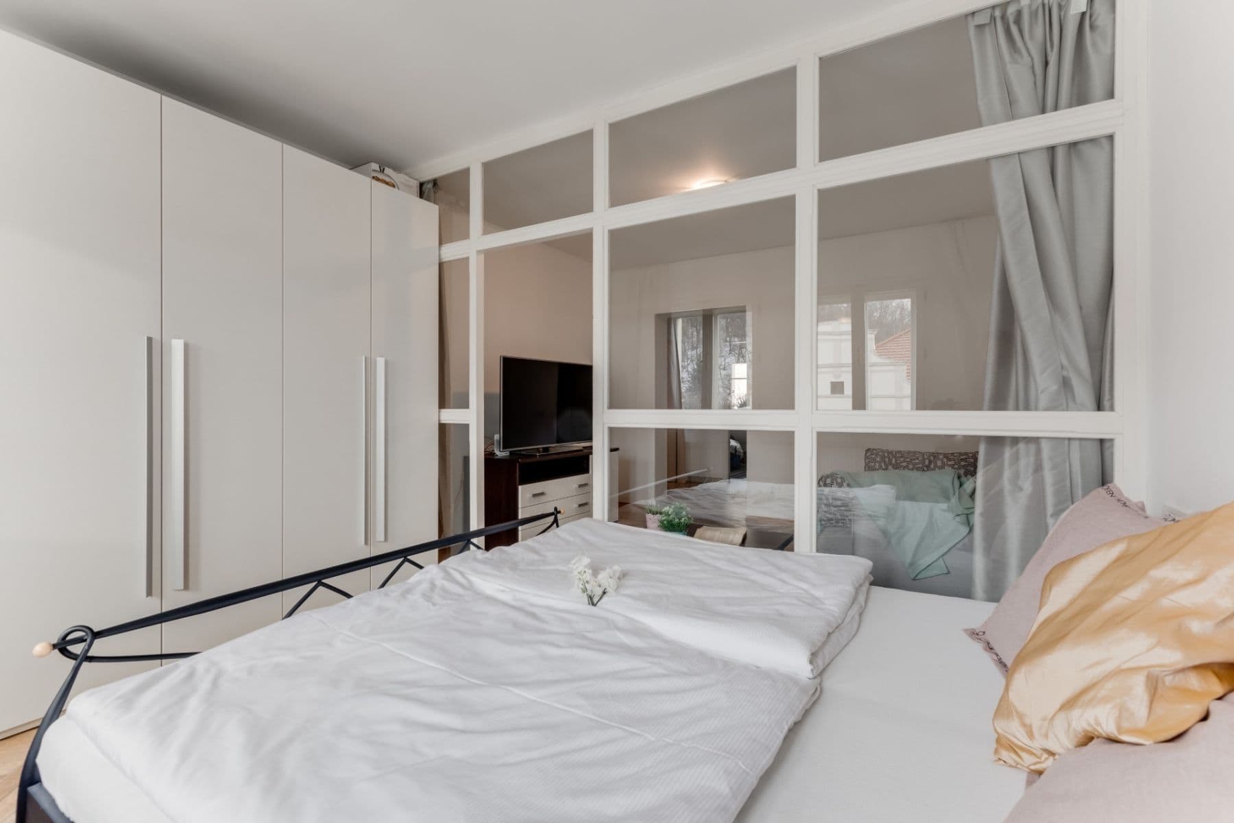 Pronájem bytu 1+1 45 m², Plzeňská, Praha, Praha Pronájem bytu 1+1 45 m², Plzeňská, Praha, Praha