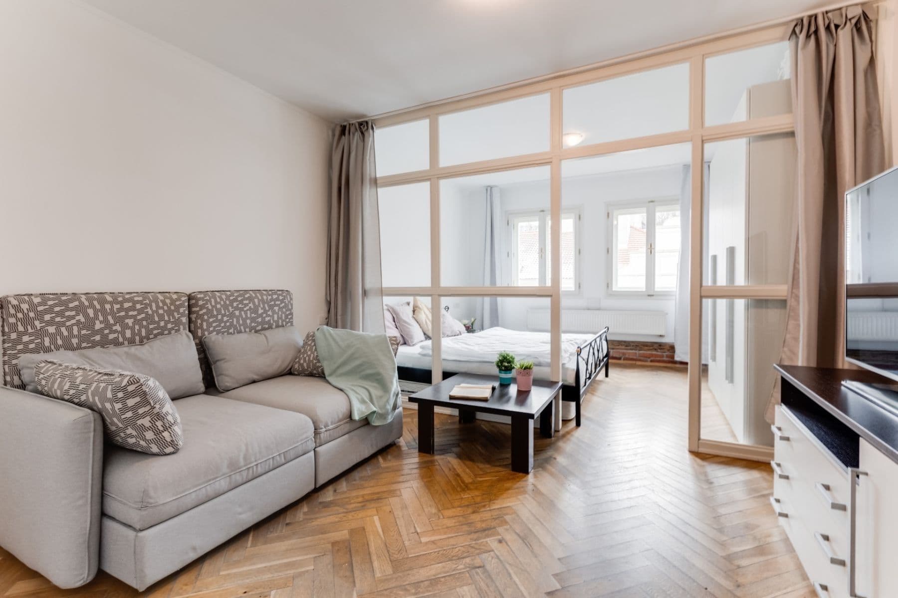Pronájem bytu 1+1 45 m², Plzeňská, Praha, Praha Pronájem bytu 1+1 45 m², Plzeňská, Praha, Praha