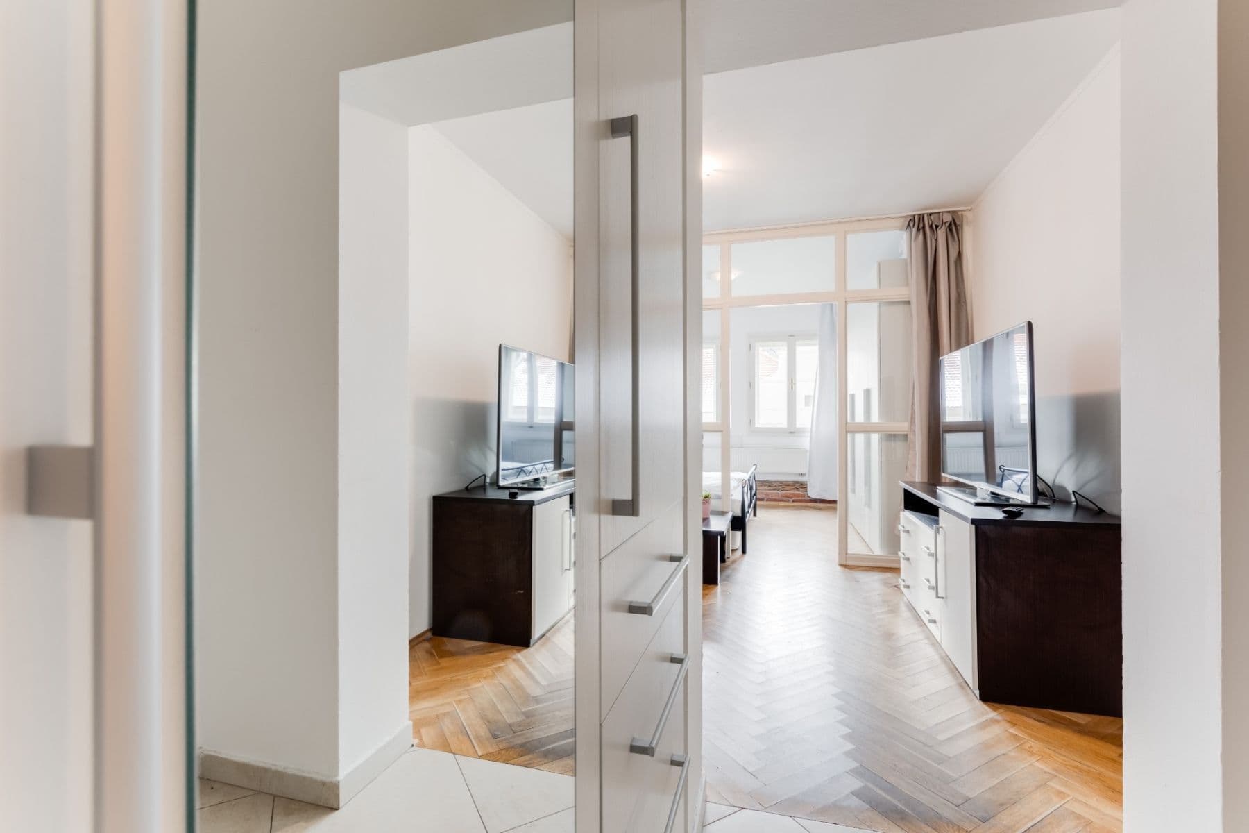 Pronájem bytu 1+1 45 m², Plzeňská, Praha, Praha Pronájem bytu 1+1 45 m², Plzeňská, Praha, Praha