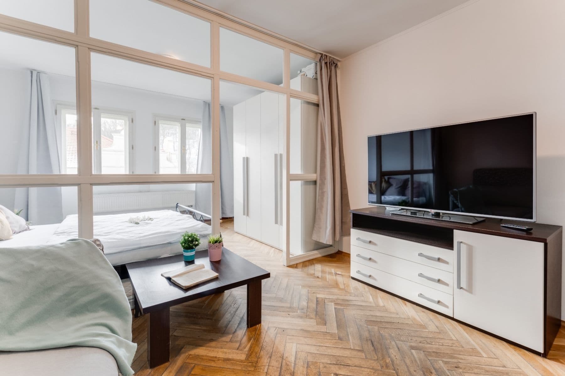 Pronájem bytu 1+1 45 m², Plzeňská, Praha, Praha Pronájem bytu 1+1 45 m², Plzeňská, Praha, Praha