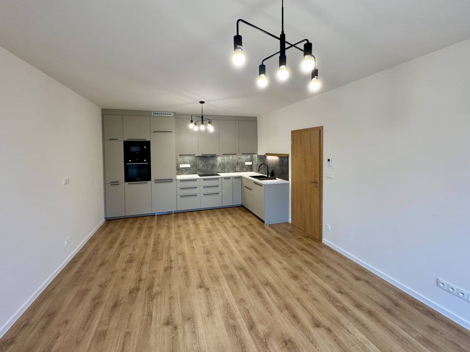 Pronájem bytu 3+kk 75 m², Suchánkova, Benešov, Středočeský kraj Pronájem bytu 3+kk 75 m², Suchánkova, Benešov, Středočeský kraj