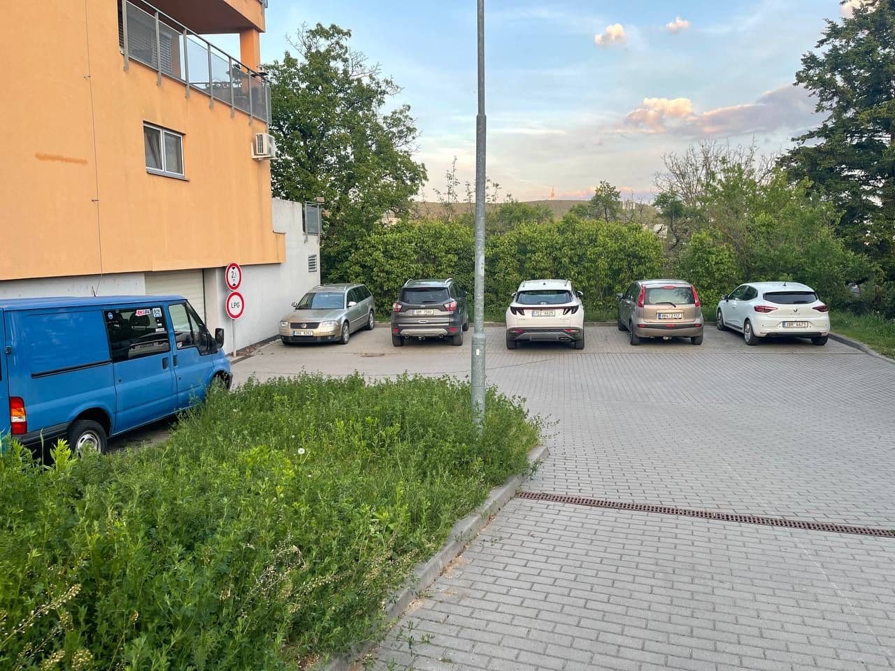 Pronájem garáže 12 m², Fantova, Brno, Jihomoravský kraj Pronájem garáže 12 m², Fantova, Brno, Jihomoravský kraj