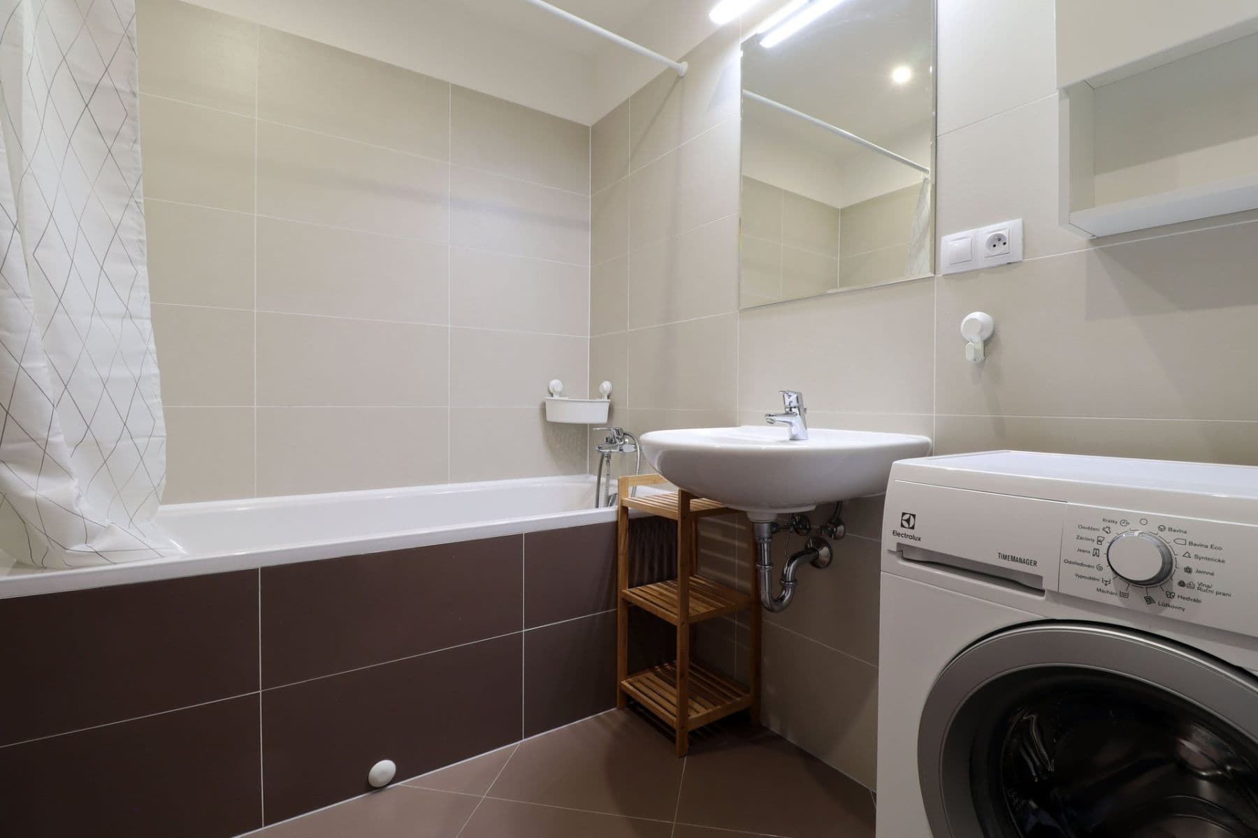 Pronájem bytu 2+kk 61 m², Hlučkova, Praha, Praha Pronájem bytu 2+kk 61 m², Hlučkova, Praha, Praha