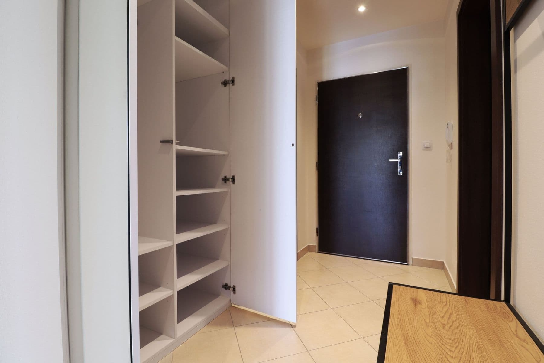 Pronájem bytu 2+kk 61 m², Hlučkova, Praha, Praha Pronájem bytu 2+kk 61 m², Hlučkova, Praha, Praha