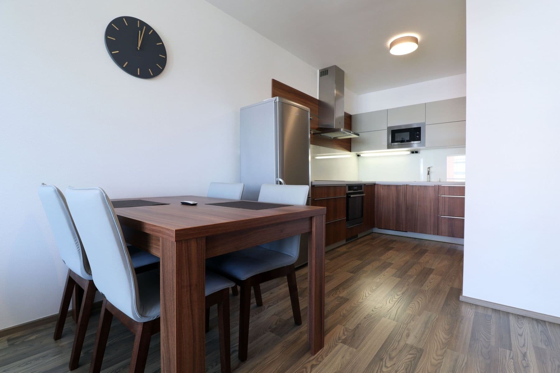 Pronájem bytu 2+kk 61 m², Hlučkova, Praha, Praha Pronájem bytu 2+kk 61 m², Hlučkova, Praha, Praha