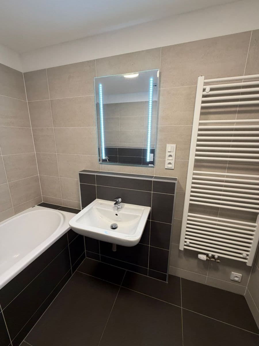 Prodej bytu 2+kk 42 m², Za černým mostem, Praha, Praha Prodej bytu 2+kk 42 m², Za černým mostem, Praha, Praha