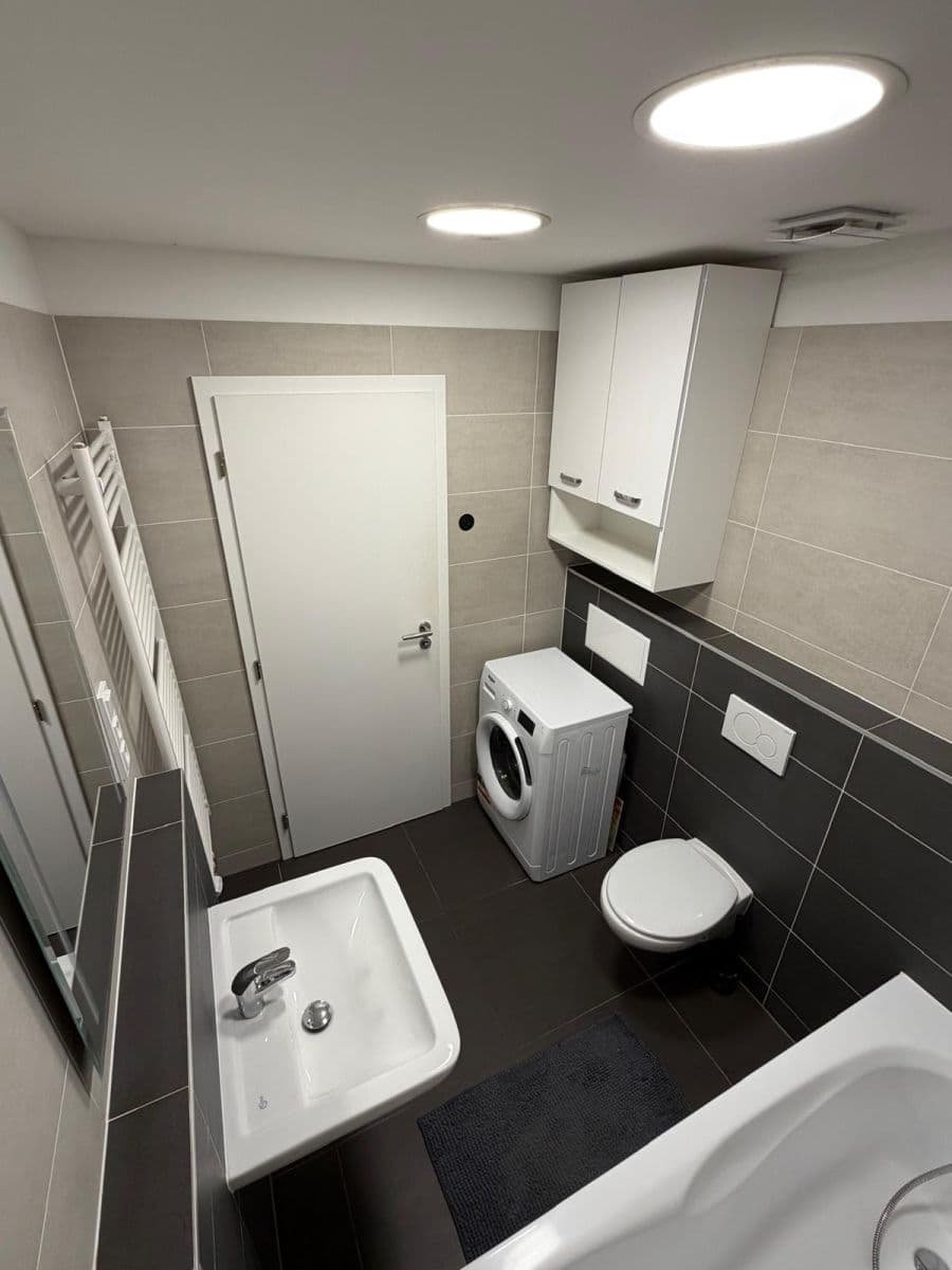 Prodej bytu 2+kk 42 m², Za černým mostem, Praha, Praha Prodej bytu 2+kk 42 m², Za černým mostem, Praha, Praha