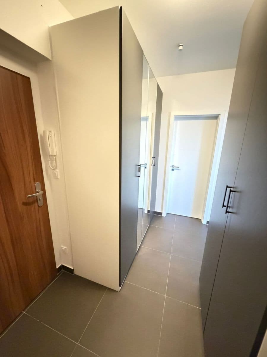 Prodej bytu 2+kk 42 m², Za černým mostem, Praha, Praha Prodej bytu 2+kk 42 m², Za černým mostem, Praha, Praha