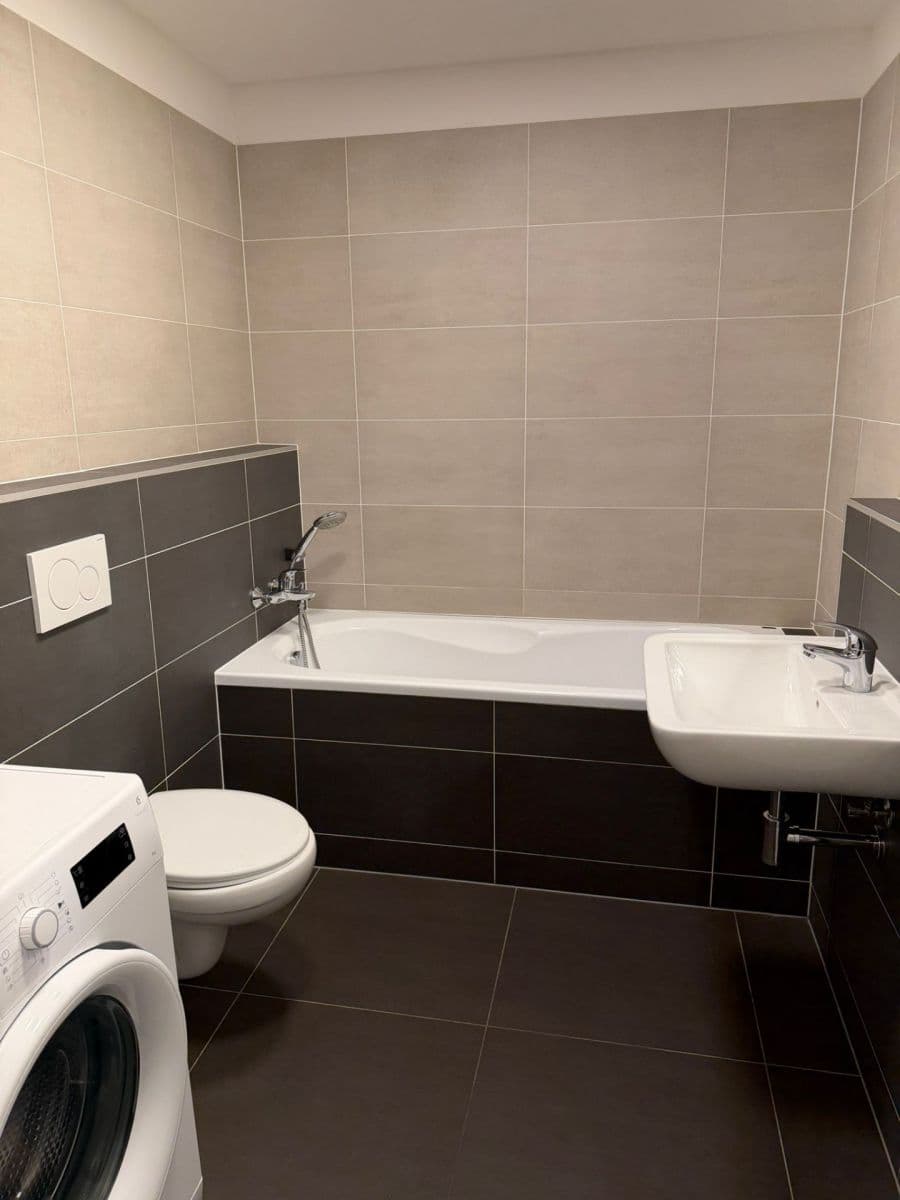 Prodej bytu 2+kk 42 m², Za černým mostem, Praha, Praha Prodej bytu 2+kk 42 m², Za černým mostem, Praha, Praha