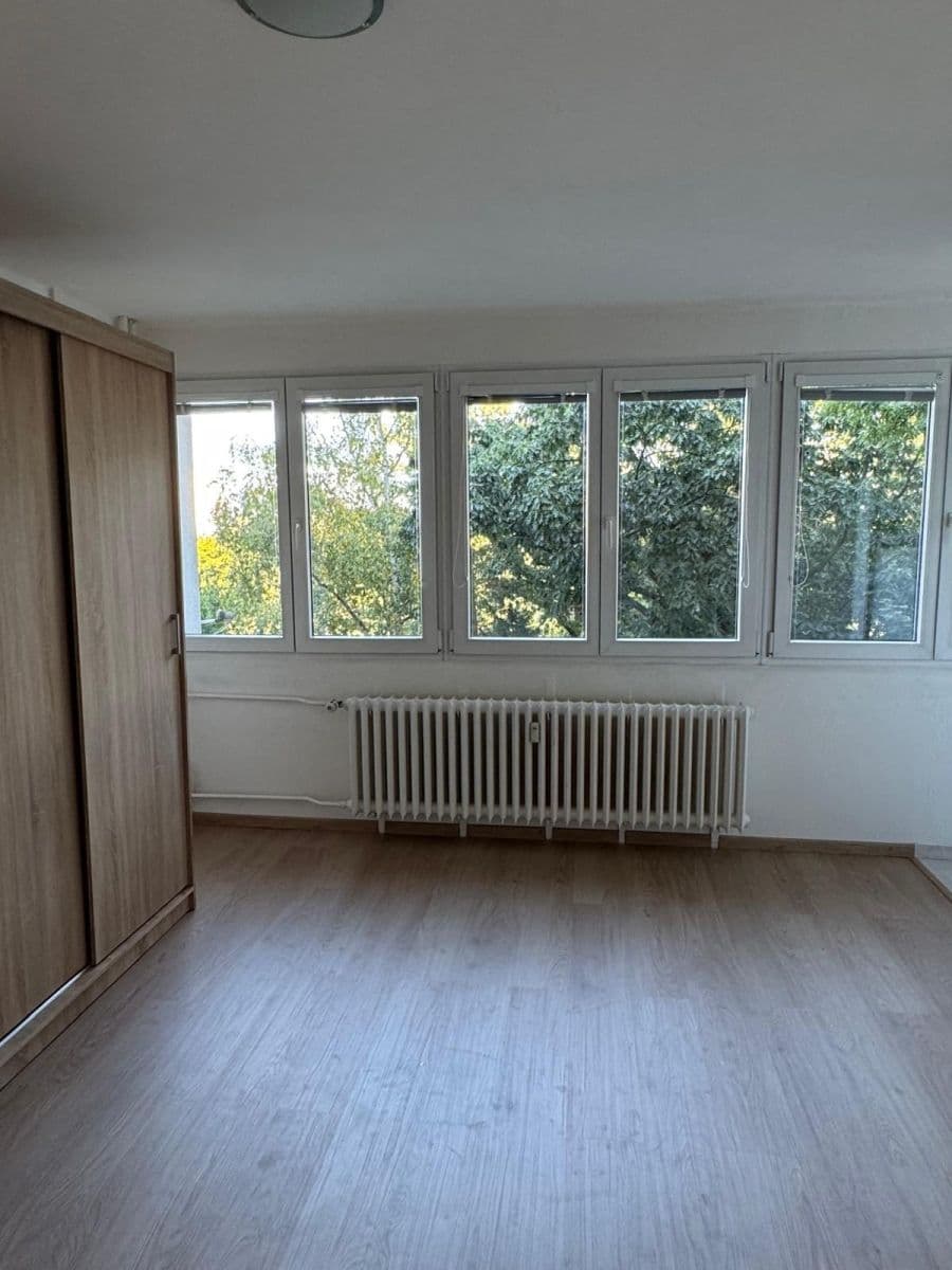 Pronájem bytu 1+kk 27 m², Severní, Hradec Králové, Královéhradecký kraj Pronájem bytu 1+kk 27 m², Severní, Hradec Králové, Královéhradecký kraj