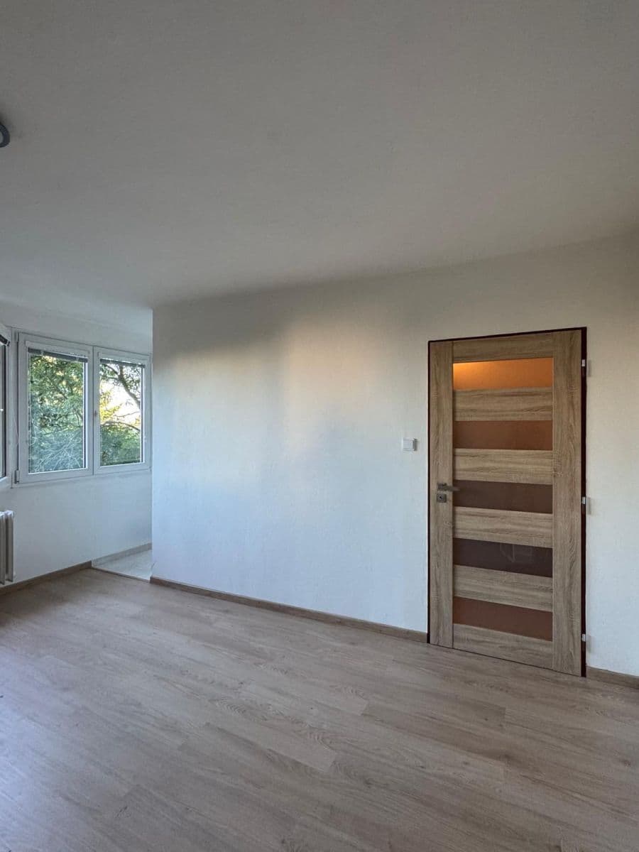 Pronájem bytu 1+kk 27 m², Severní, Hradec Králové, Královéhradecký kraj Pronájem bytu 1+kk 27 m², Severní, Hradec Králové, Královéhradecký kraj