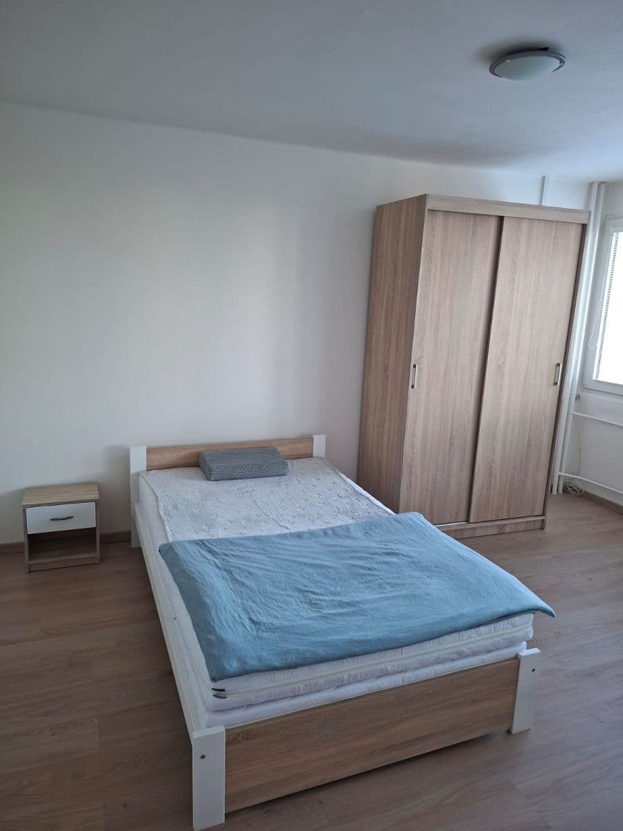 Pronájem bytu 1+kk 27 m², Severní, Hradec Králové, Královéhradecký kraj Pronájem bytu 1+kk 27 m², Severní, Hradec Králové, Královéhradecký kraj