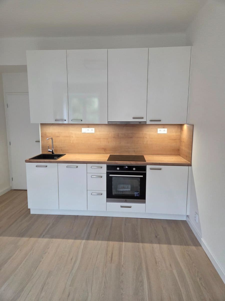 Pronájem bytu 1+kk 24 m², Pivovarnická, Praha, Praha Pronájem bytu 1+kk 24 m², Pivovarnická, Praha, Praha