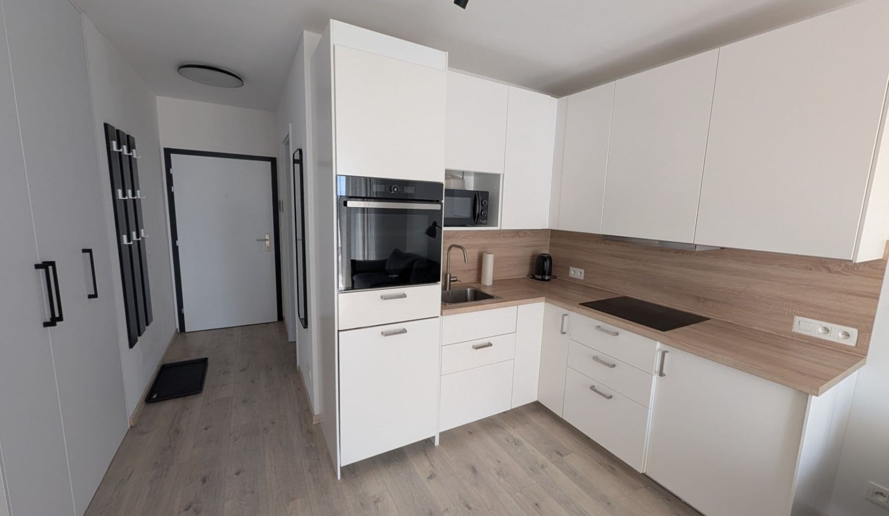 Pronájem bytu 2+1 33 m², Račianska, Nové Mesto, Bratislavský kraj Pronájem bytu 2+1 33 m², Račianska, Nové Mesto, Bratislavský kraj