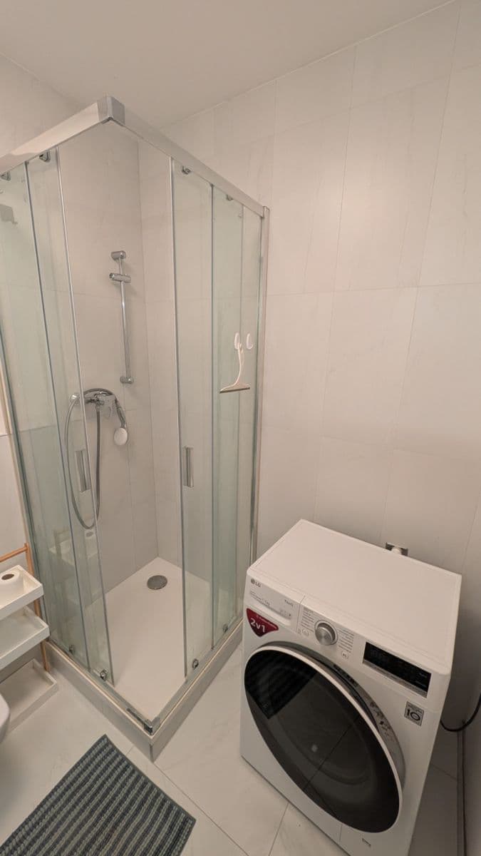 Pronájem bytu 2+1 33 m², Račianska, Nové Mesto, Bratislavský kraj Pronájem bytu 2+1 33 m², Račianska, Nové Mesto, Bratislavský kraj
