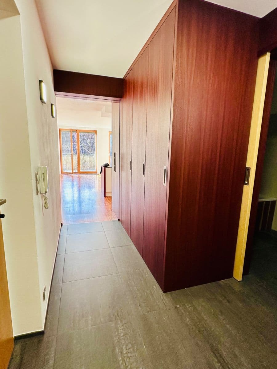 Pronájem bytu 3+kk 77 m², Pod Hliništěm, Praha, Praha Pronájem bytu 3+kk 77 m², Pod Hliništěm, Praha, Praha