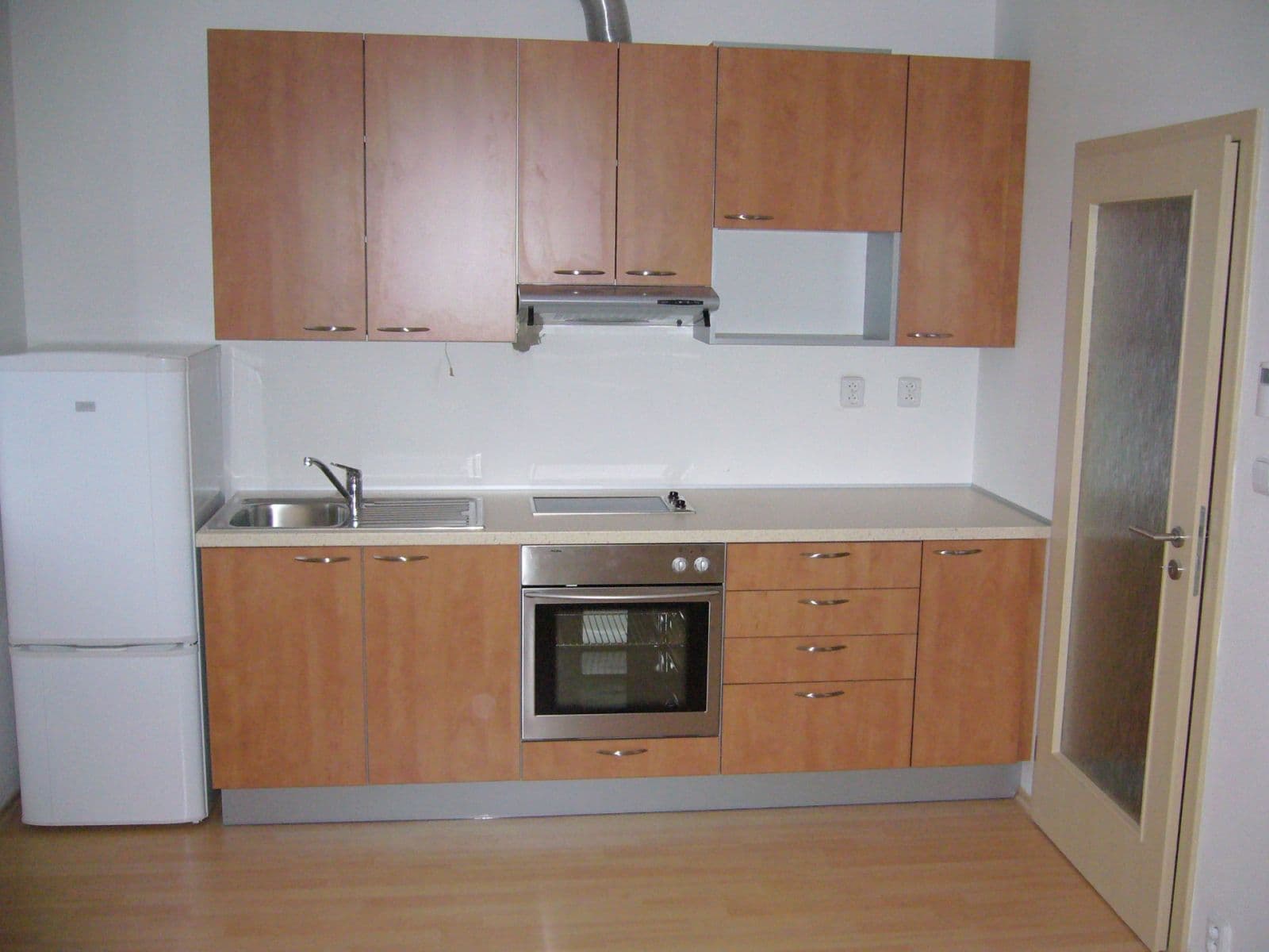 Pronájem bytu 1+kk 33 m², náměstí Přátelství, Praha, Praha Pronájem bytu 1+kk 33 m², náměstí Přátelství, Praha, Praha