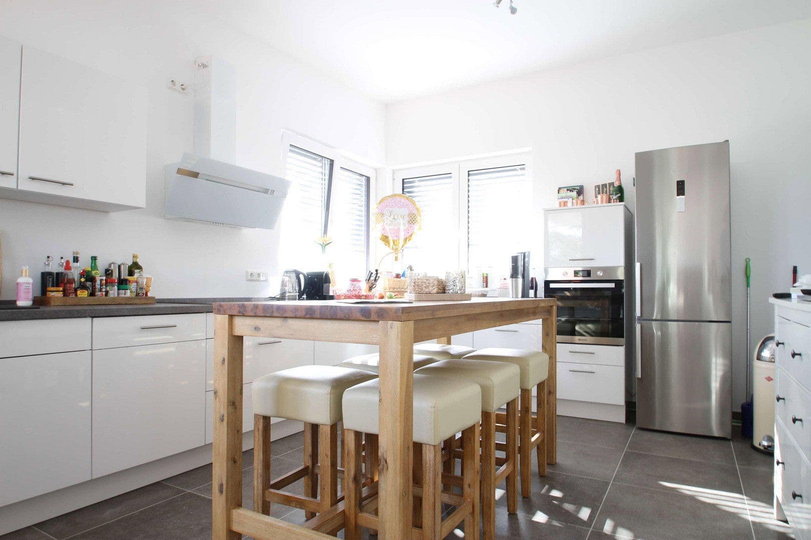 Prodej bytu 3+1 92 m², Dornheckenstr. 34a, Bonn, Severní Porýní-Vestfálsko Prodej bytu 3+1 92 m², Dornheckenstr. 34a, Bonn, Severní Porýní-Vestfálsko