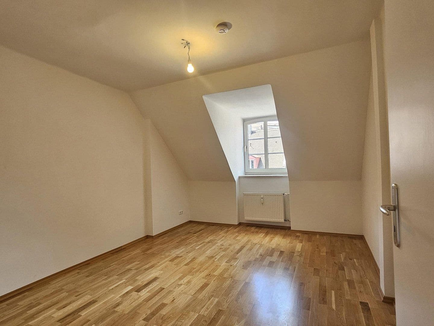 Pronájem bytu 3+1 92 m², Kreuzstraße 11, München, Bavorsko Pronájem bytu 3+1 92 m², Kreuzstraße 11, München, Bavorsko