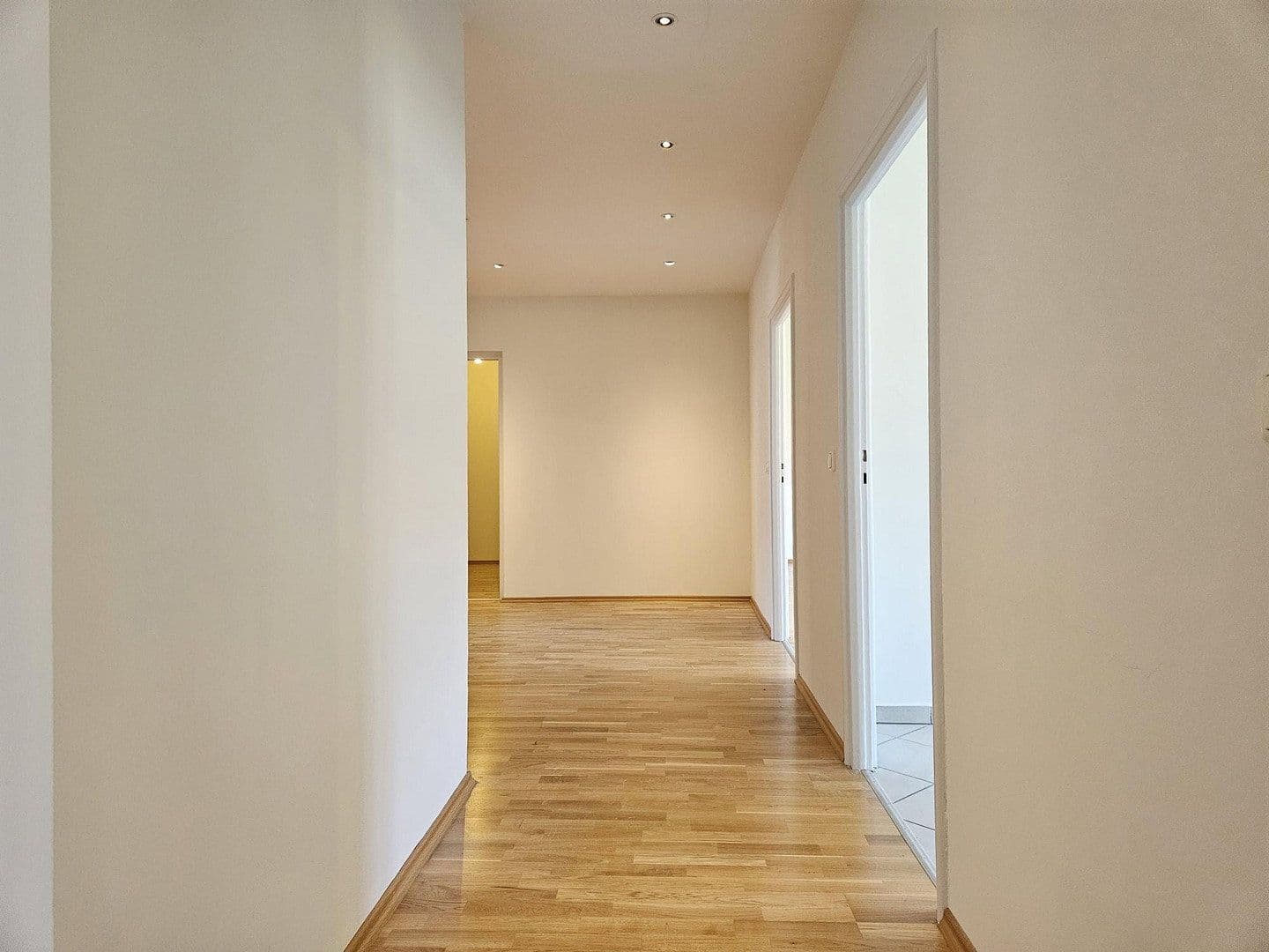 Pronájem bytu 3+1 92 m², Kreuzstraße 11, München, Bavorsko Pronájem bytu 3+1 92 m², Kreuzstraße 11, München, Bavorsko