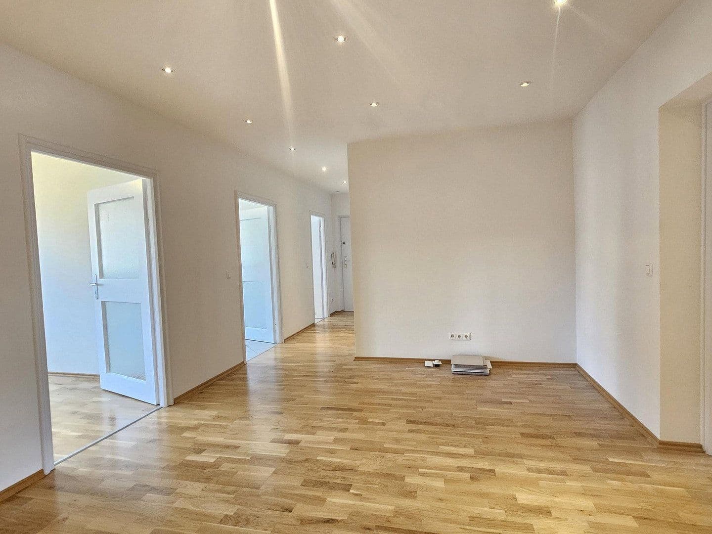 Pronájem bytu 3+1 92 m², Kreuzstraße 11, München, Bavorsko Pronájem bytu 3+1 92 m², Kreuzstraße 11, München, Bavorsko