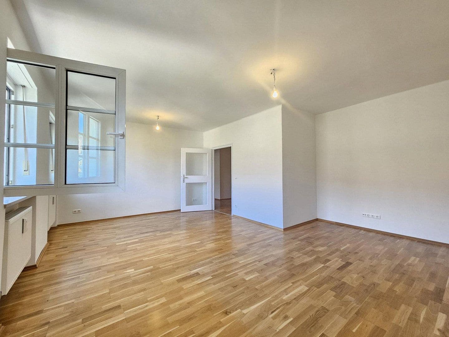 Pronájem bytu 3+1 92 m², Kreuzstraße 11, München, Bavorsko Pronájem bytu 3+1 92 m², Kreuzstraße 11, München, Bavorsko