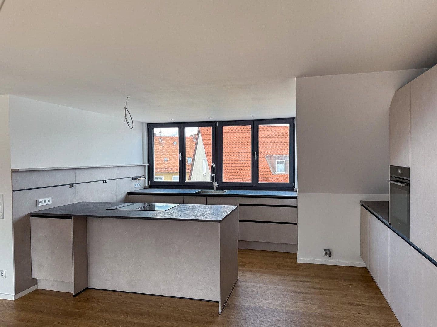 Pronájem bytu 4+1 121 m², Stuckstrasse 5, Nürnberg, Bavorsko Pronájem bytu 4+1 121 m², Stuckstrasse 5, Nürnberg, Bavorsko