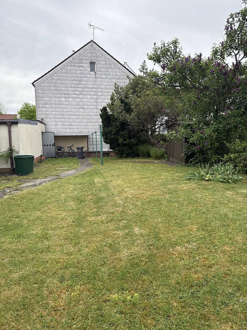 Prodej domu 160 m², pozemek 681 m², Wartenburgerstraße 58, Augsburg-Lechhausen, Bavorsko Prodej domu 160 m², pozemek 681 m², Wartenburgerstraße 58, Augsburg-Lechhausen, Bavorsko