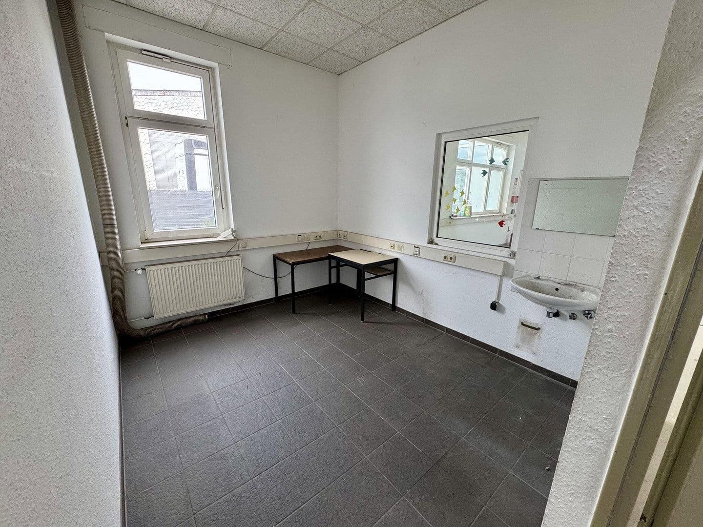 Pronájem nebytového prostoru 850 m², Raiffeisenstraße 6, Ronneburg, Hessen Pronájem nebytového prostoru 850 m², Raiffeisenstraße 6, Ronneburg, Hessen
