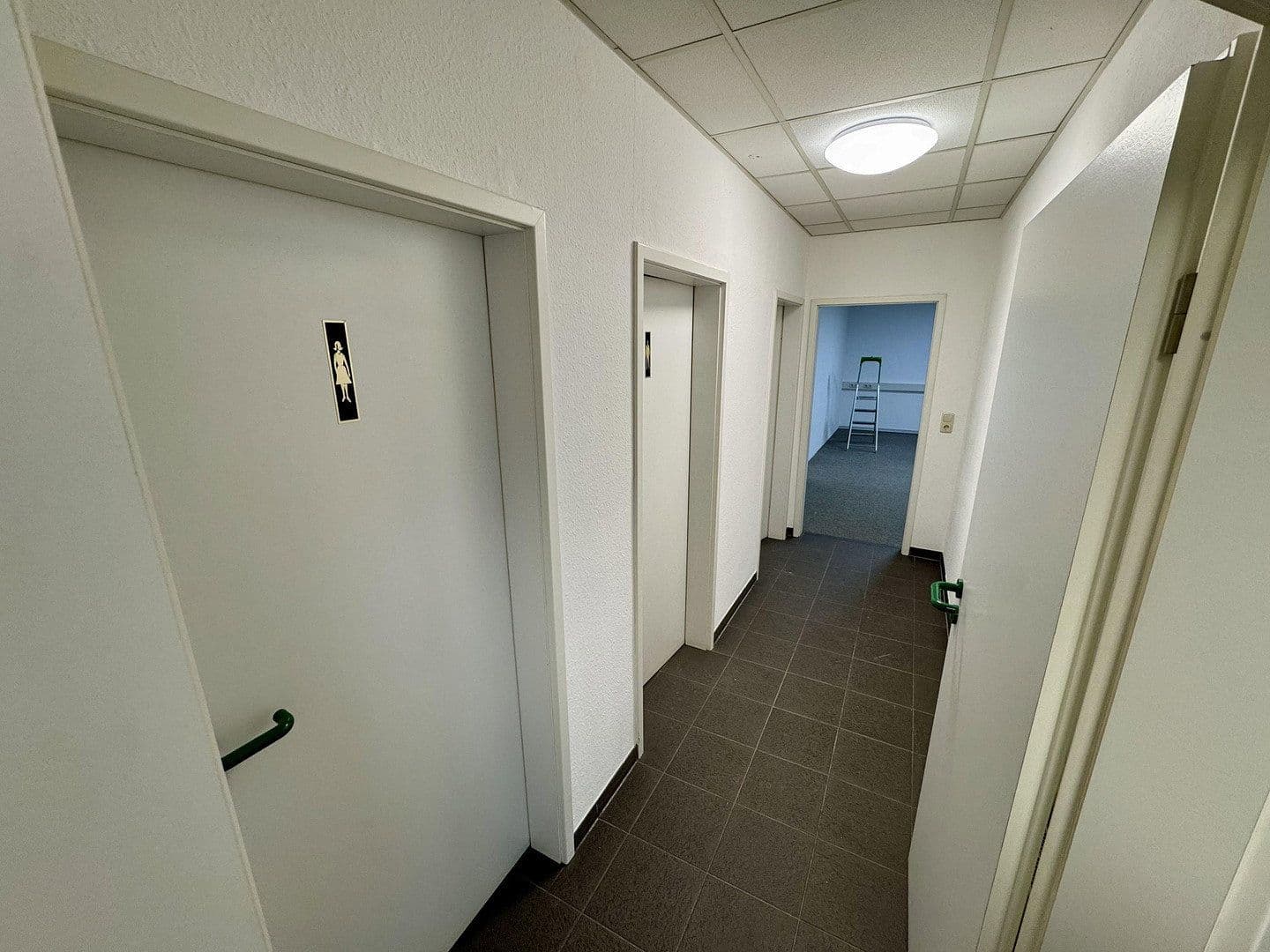 Pronájem nebytového prostoru 850 m², Raiffeisenstraße 6, Ronneburg, Hessen Pronájem nebytového prostoru 850 m², Raiffeisenstraße 6, Ronneburg, Hessen