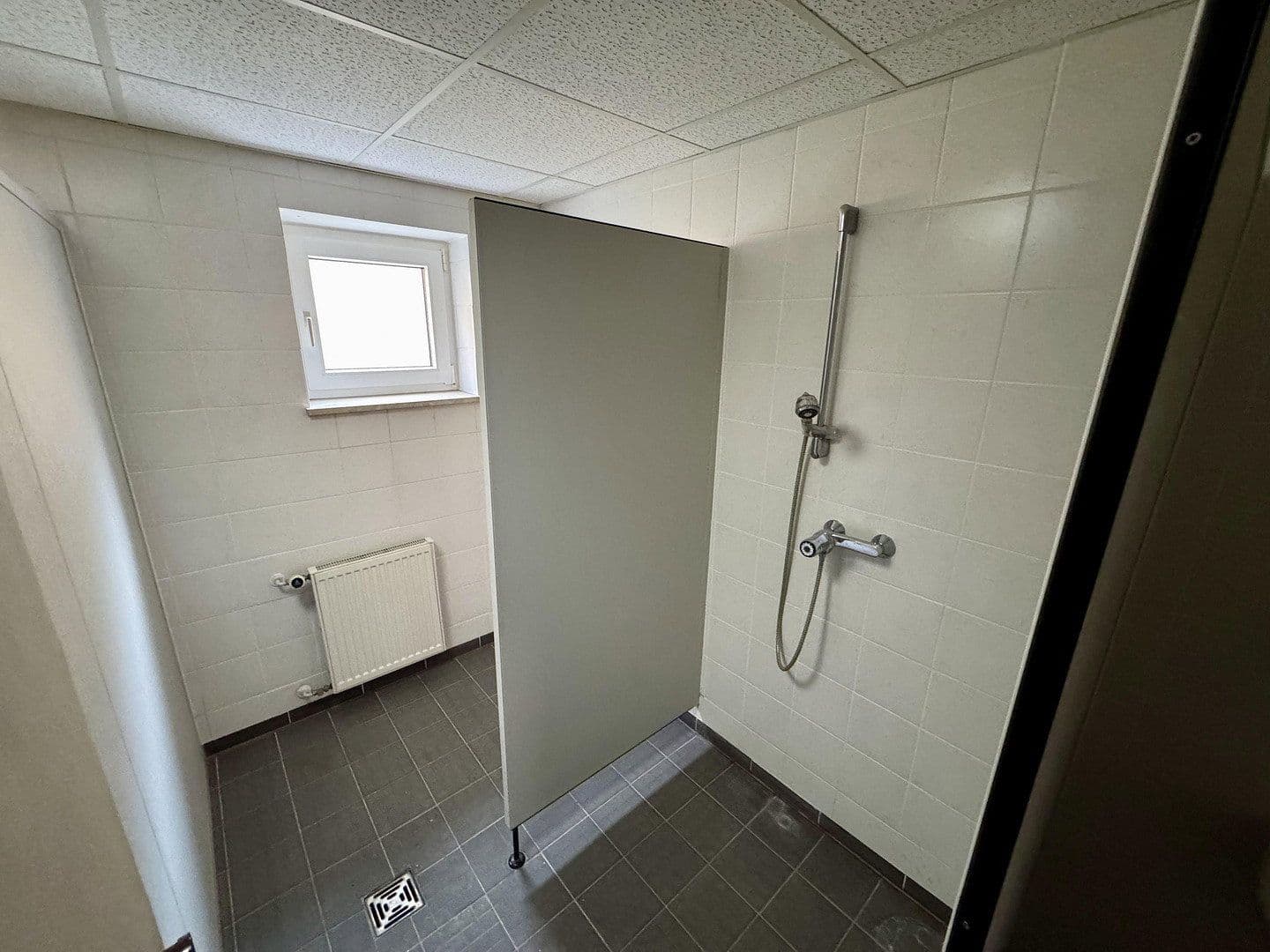 Pronájem nebytového prostoru 850 m², Raiffeisenstraße 6, Ronneburg, Hessen Pronájem nebytového prostoru 850 m², Raiffeisenstraße 6, Ronneburg, Hessen