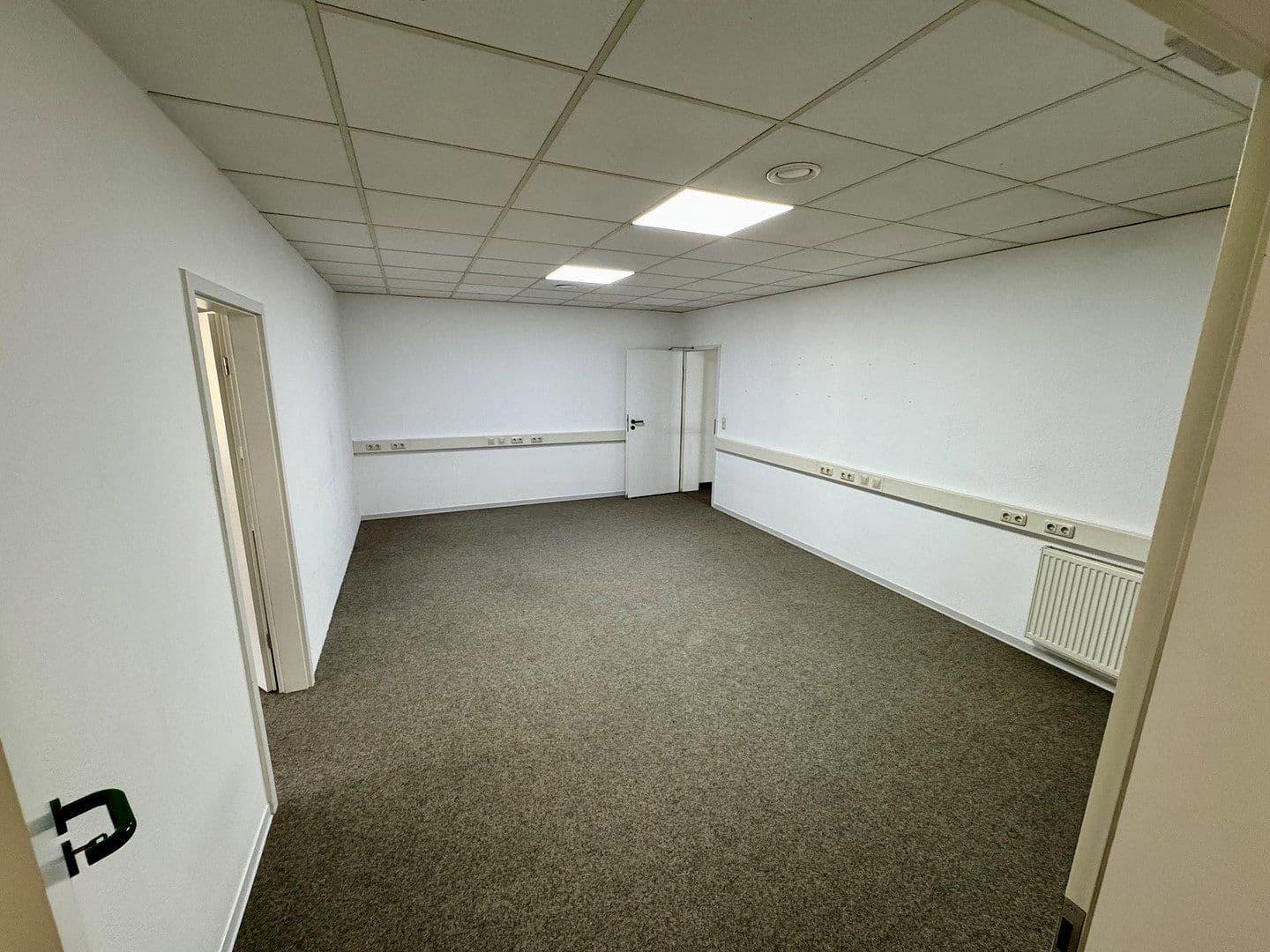 Pronájem nebytového prostoru 850 m², Raiffeisenstraße 6, Ronneburg, Hessen Pronájem nebytového prostoru 850 m², Raiffeisenstraße 6, Ronneburg, Hessen