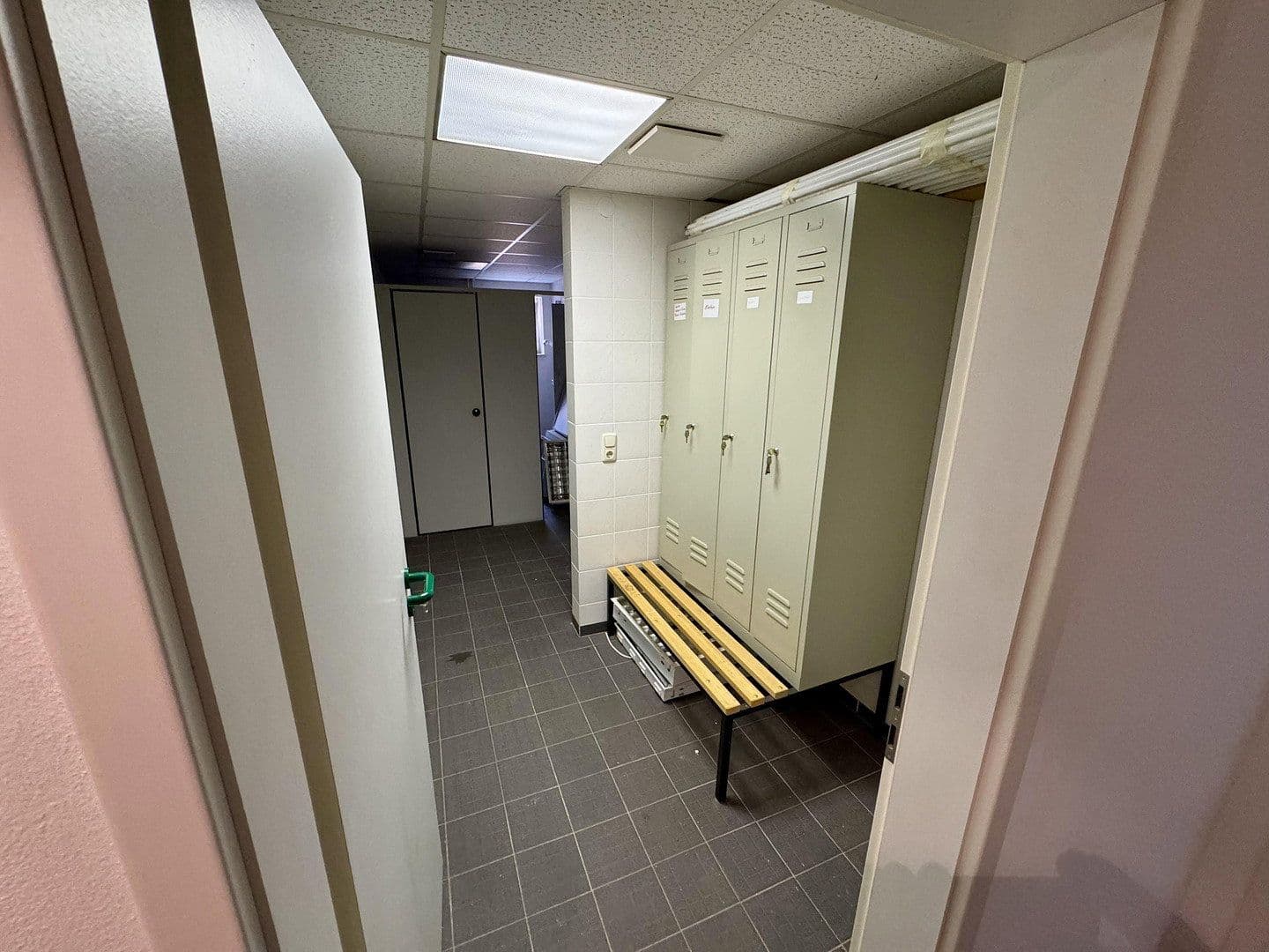 Pronájem nebytového prostoru 850 m², Raiffeisenstraße 6, Ronneburg, Hessen Pronájem nebytového prostoru 850 m², Raiffeisenstraße 6, Ronneburg, Hessen