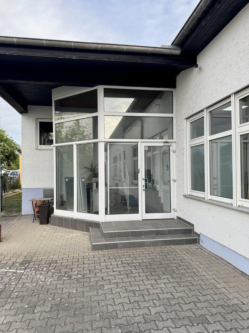 Pronájem nebytového prostoru 850 m², Raiffeisenstraße 6, Ronneburg, Hessen Pronájem nebytového prostoru 850 m², Raiffeisenstraße 6, Ronneburg, Hessen