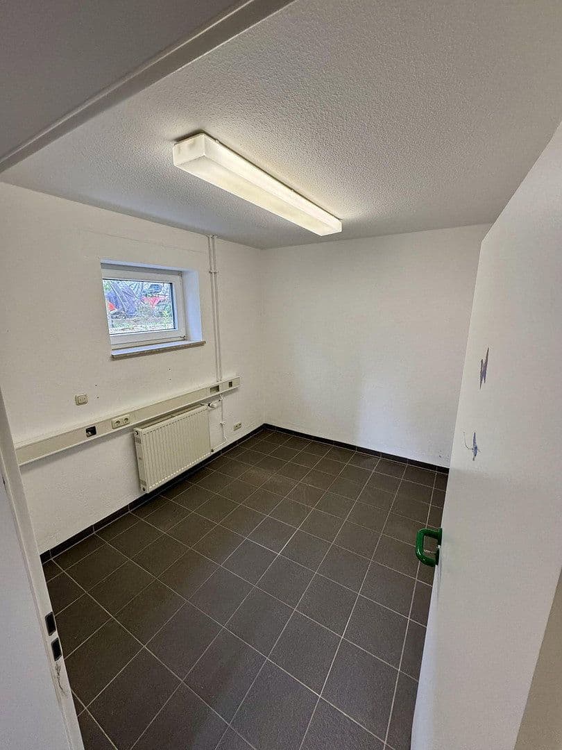 Pronájem nebytového prostoru 850 m², Raiffeisenstraße 6, Ronneburg, Hessen Pronájem nebytového prostoru 850 m², Raiffeisenstraße 6, Ronneburg, Hessen