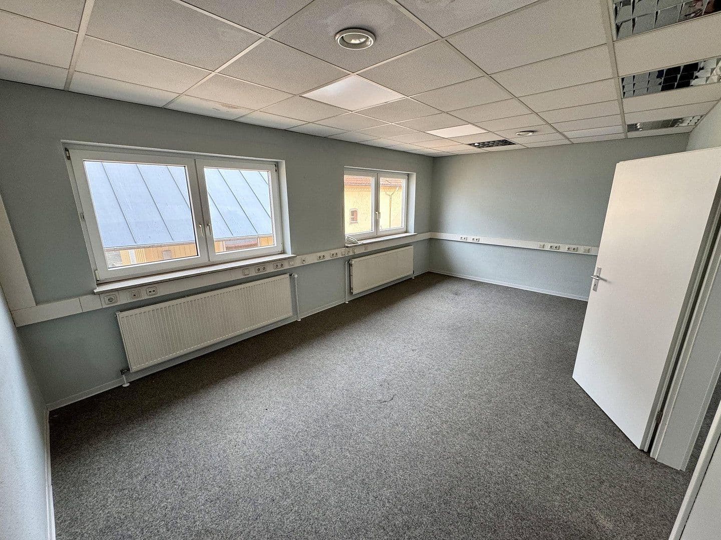 Pronájem nebytového prostoru 850 m², Raiffeisenstraße 6, Ronneburg, Hessen Pronájem nebytového prostoru 850 m², Raiffeisenstraße 6, Ronneburg, Hessen