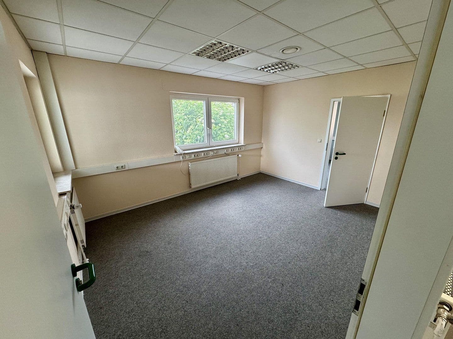 Pronájem nebytového prostoru 850 m², Raiffeisenstraße 6, Ronneburg, Hessen Pronájem nebytového prostoru 850 m², Raiffeisenstraße 6, Ronneburg, Hessen