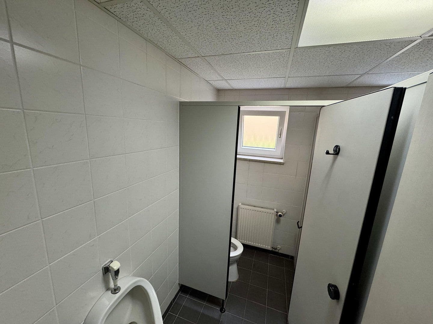 Pronájem nebytového prostoru 850 m², Raiffeisenstraße 6, Ronneburg, Hessen Pronájem nebytového prostoru 850 m², Raiffeisenstraße 6, Ronneburg, Hessen