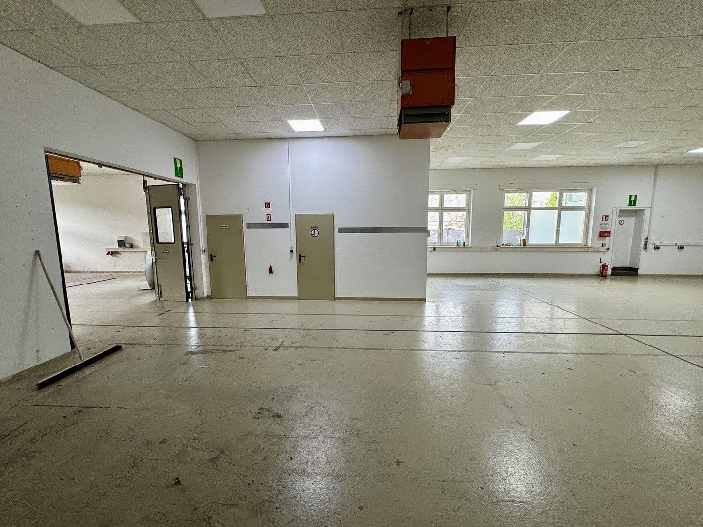Pronájem nebytového prostoru 850 m², Raiffeisenstraße 6, Ronneburg, Hessen Pronájem nebytového prostoru 850 m², Raiffeisenstraße 6, Ronneburg, Hessen