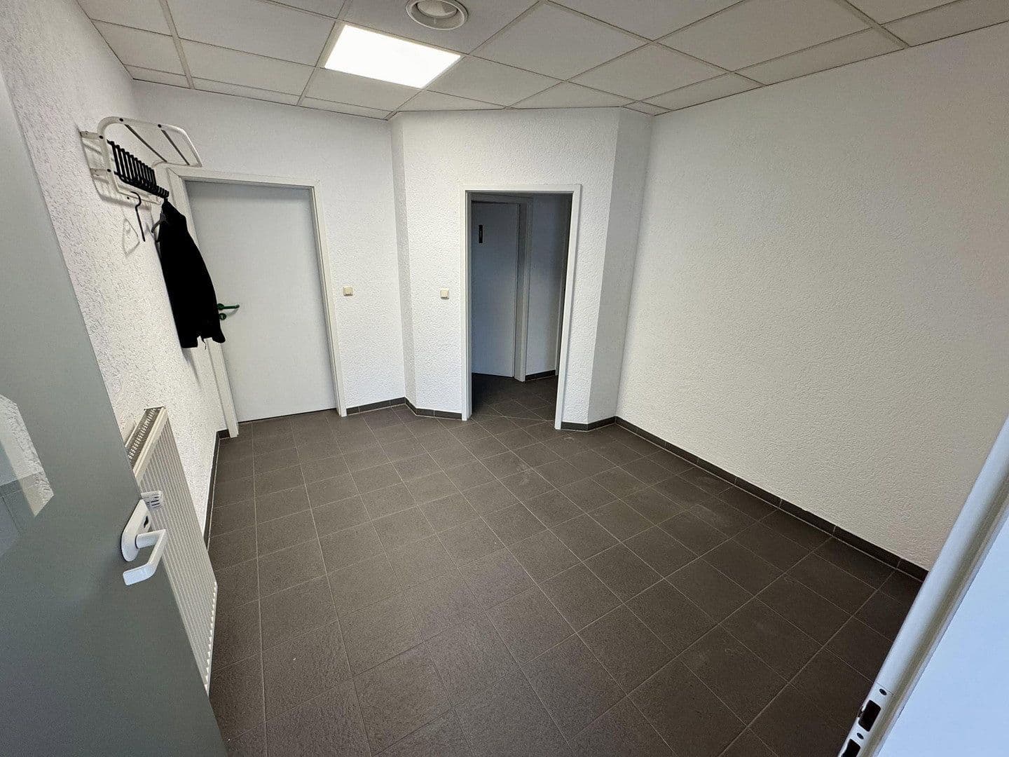 Pronájem nebytového prostoru 850 m², Raiffeisenstraße 6, Ronneburg, Hessen Pronájem nebytového prostoru 850 m², Raiffeisenstraße 6, Ronneburg, Hessen