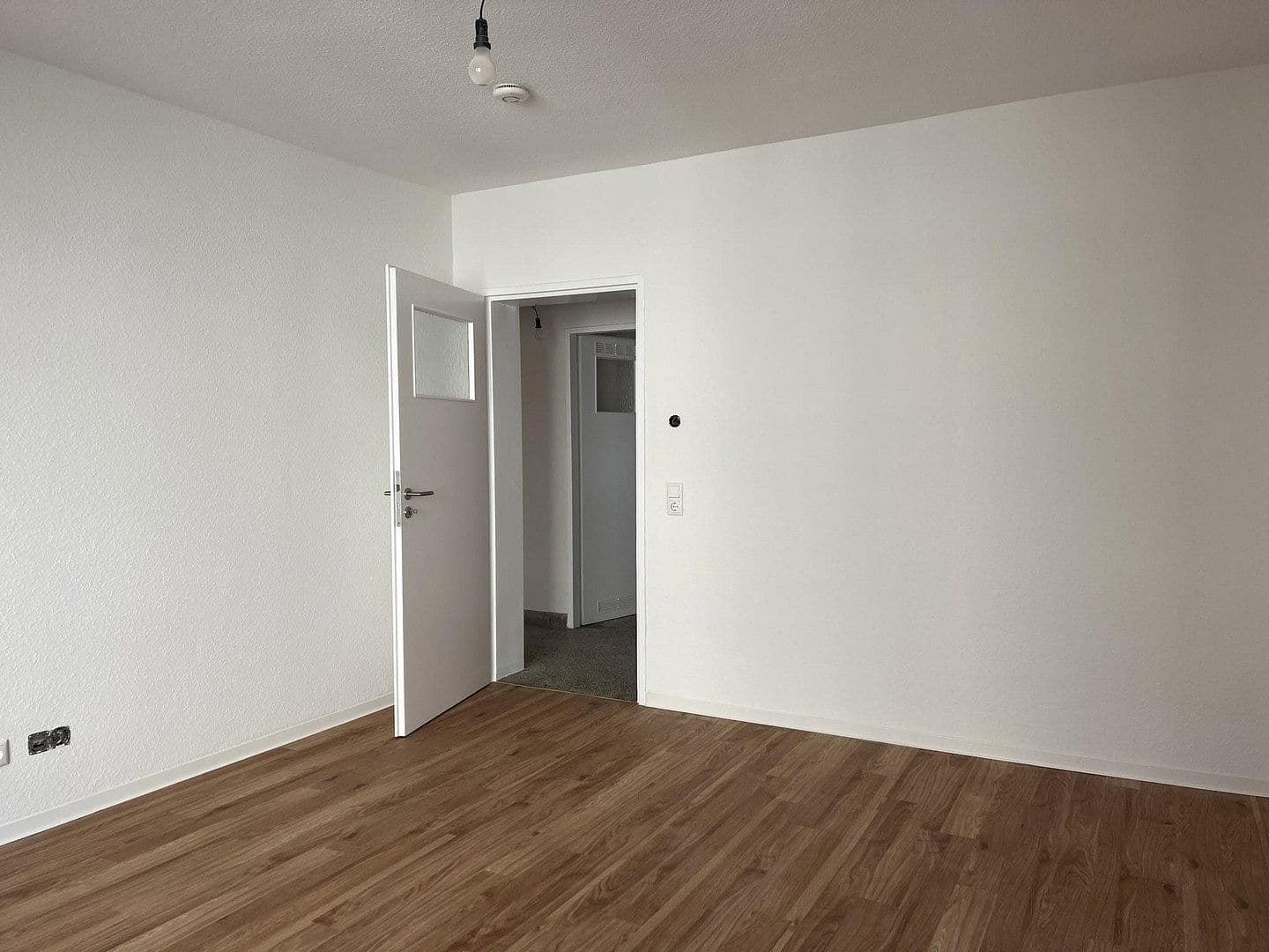 Pronájem bytu 2+1 54 m², Friedenstraße 2, Karlsruhe, Bádensko-Württembersko Pronájem bytu 2+1 54 m², Friedenstraße 2, Karlsruhe, Bádensko-Württembersko
