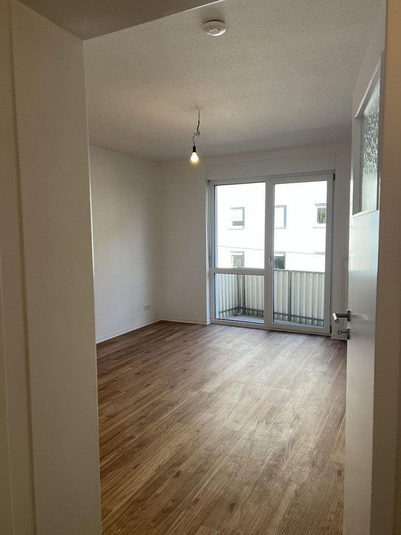Pronájem bytu 2+1 54 m², Friedenstraße 2, Karlsruhe, Bádensko-Württembersko Pronájem bytu 2+1 54 m², Friedenstraße 2, Karlsruhe, Bádensko-Württembersko