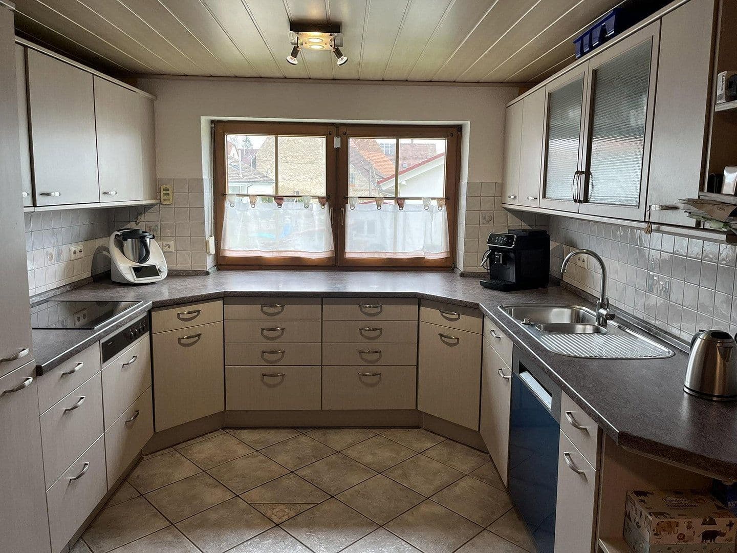 Prodej bytu 5+1 170 m², Rottenburg am Neckar, Bádensko-Württembersko Prodej bytu 5+1 170 m², Rottenburg am Neckar, Bádensko-Württembersko