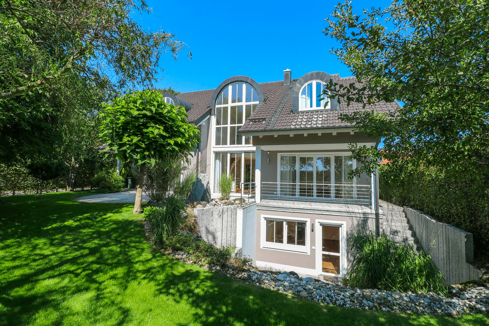 Prodej domu 291 m², pozemek 1.932 m², Forstinning, Bavorsko Prodej domu 291 m², pozemek 1.932 m², Forstinning, Bavorsko