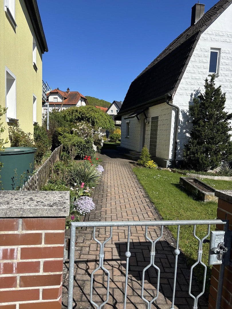 Prodej domu 124 m², pozemek 525 m², Asterstraße 4, Sulzbach-Rosenberg, Bavorsko Prodej domu 124 m², pozemek 525 m², Asterstraße 4, Sulzbach-Rosenberg, Bavorsko