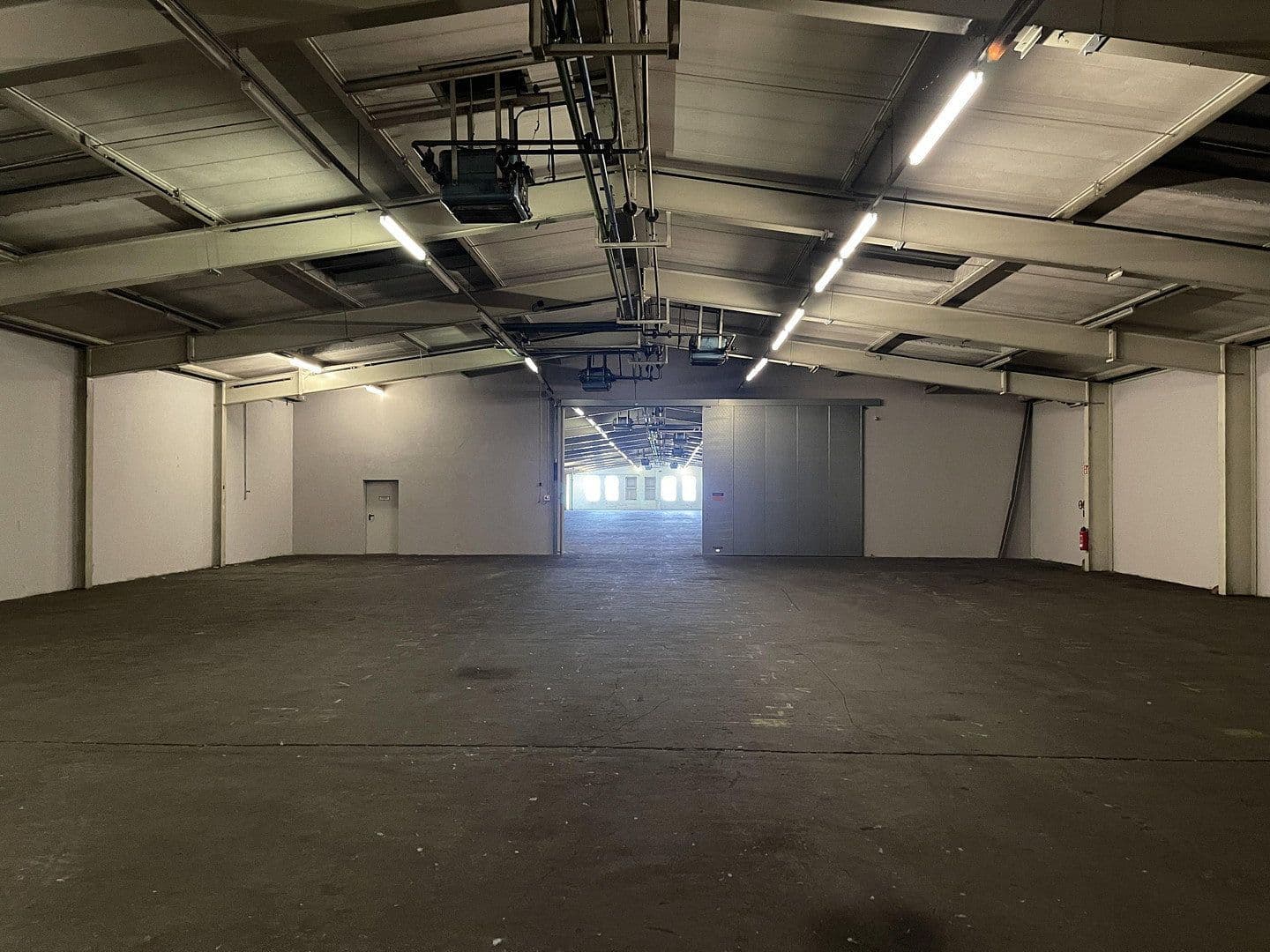 Pronájem nebytového prostoru 2.200 m², Im Gewerbepark 1, Hunderdorf, Bavorsko Pronájem nebytového prostoru 2.200 m², Im Gewerbepark 1, Hunderdorf, Bavorsko