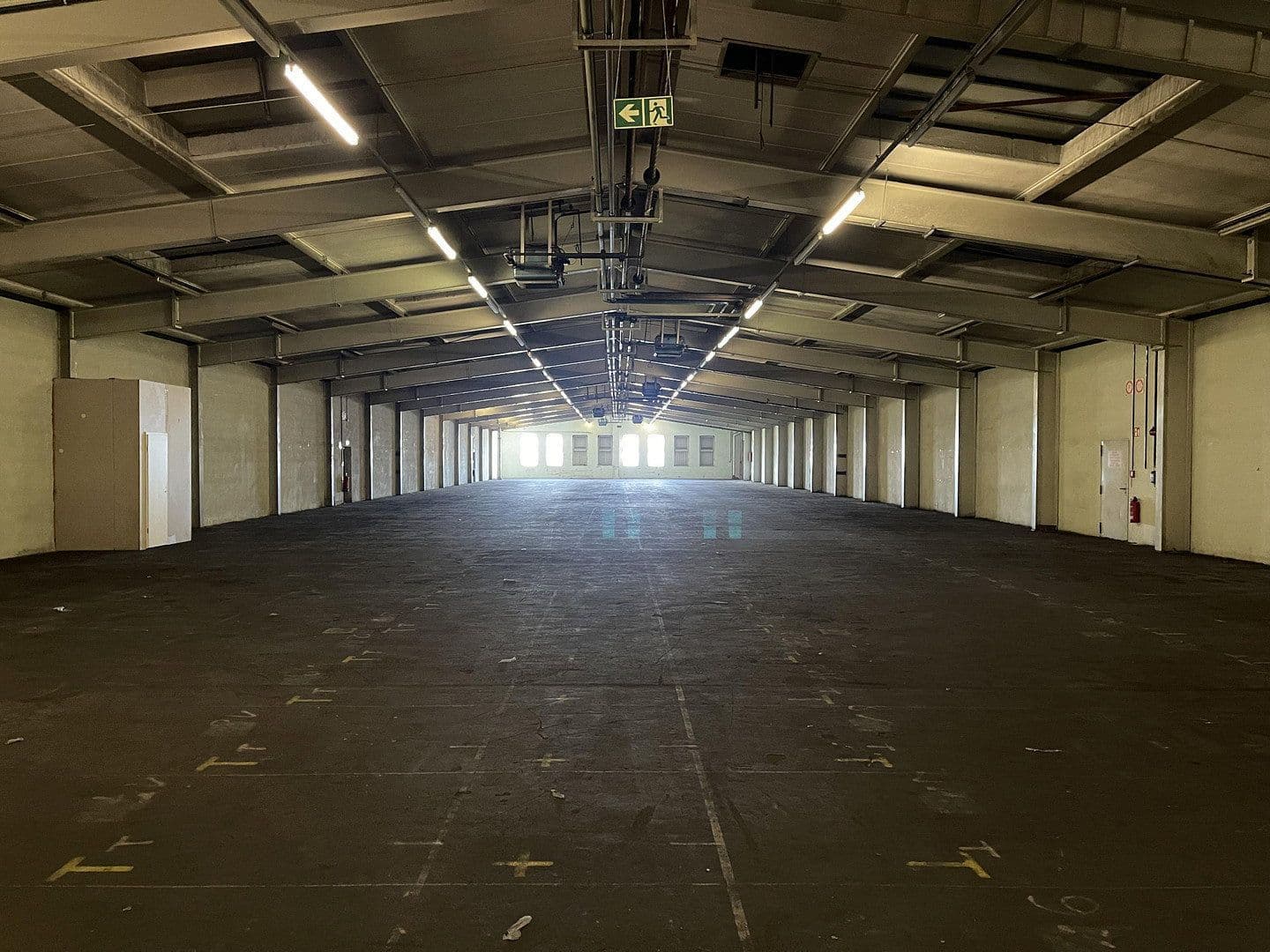Pronájem nebytového prostoru 2.200 m², Im Gewerbepark 1, Hunderdorf, Bavorsko Pronájem nebytového prostoru 2.200 m², Im Gewerbepark 1, Hunderdorf, Bavorsko