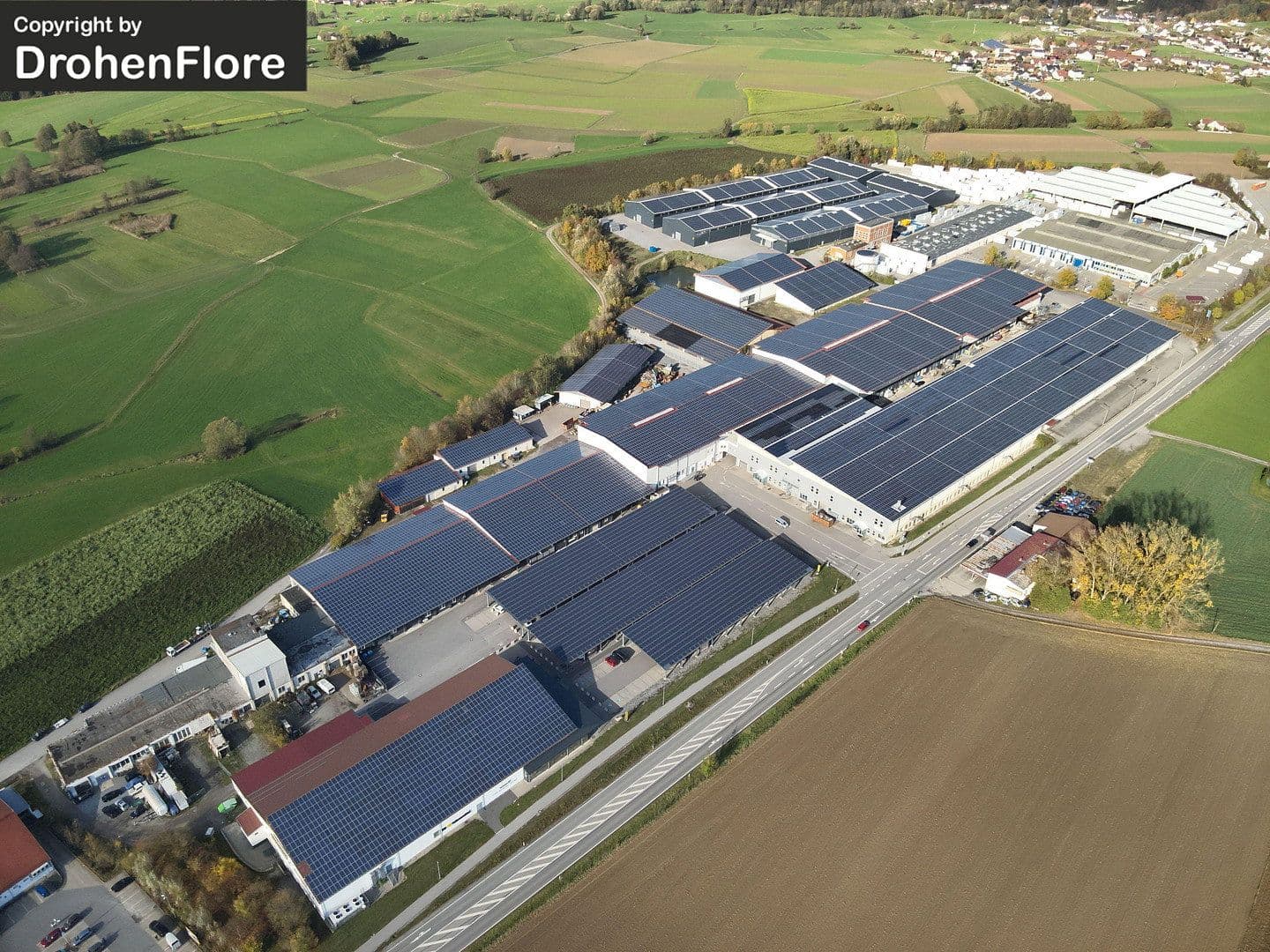 Pronájem nebytového prostoru 2.200 m², Im Gewerbepark 1, Hunderdorf, Bavorsko Pronájem nebytového prostoru 2.200 m², Im Gewerbepark 1, Hunderdorf, Bavorsko
