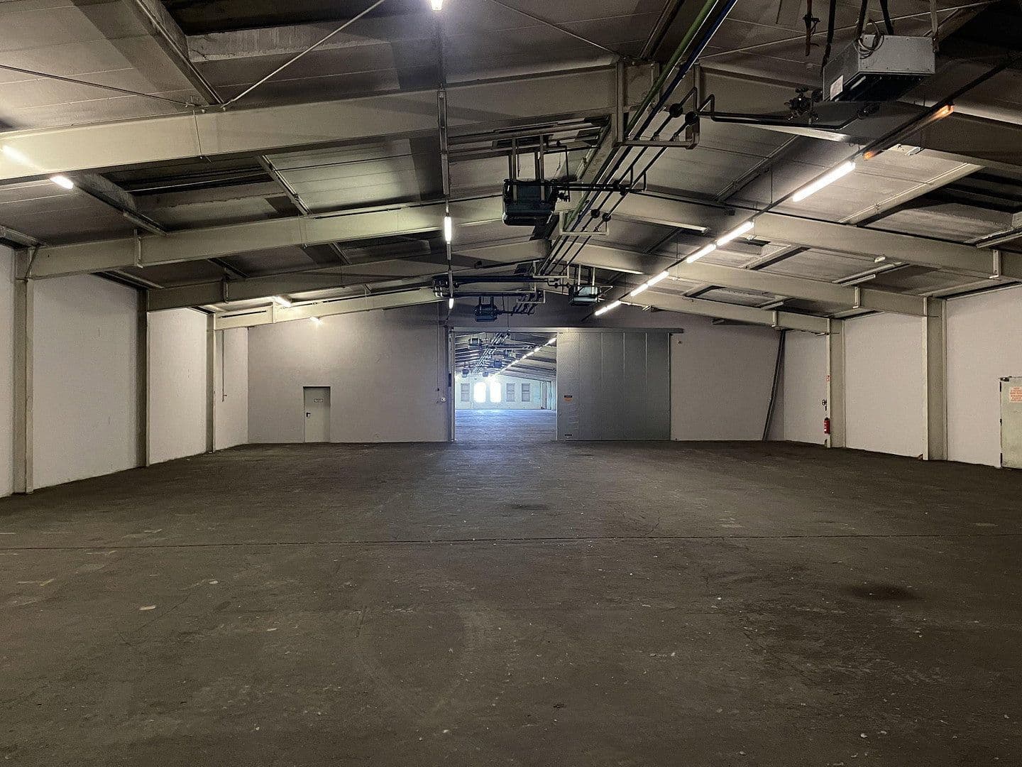 Pronájem nebytového prostoru 2.200 m², Im Gewerbepark 1, Hunderdorf, Bavorsko Pronájem nebytového prostoru 2.200 m², Im Gewerbepark 1, Hunderdorf, Bavorsko